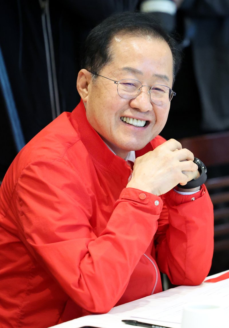 [대구=뉴시스] 이무열 기자 = 홍준표 대구시장이 10일 대구 수성구 만촌동 인터불고호텔에서 열린 ‘제22대 국회의원 당선인과의 간담회’에서 환하게 웃고 있다. 2024.05.10. lmy@newsis.com