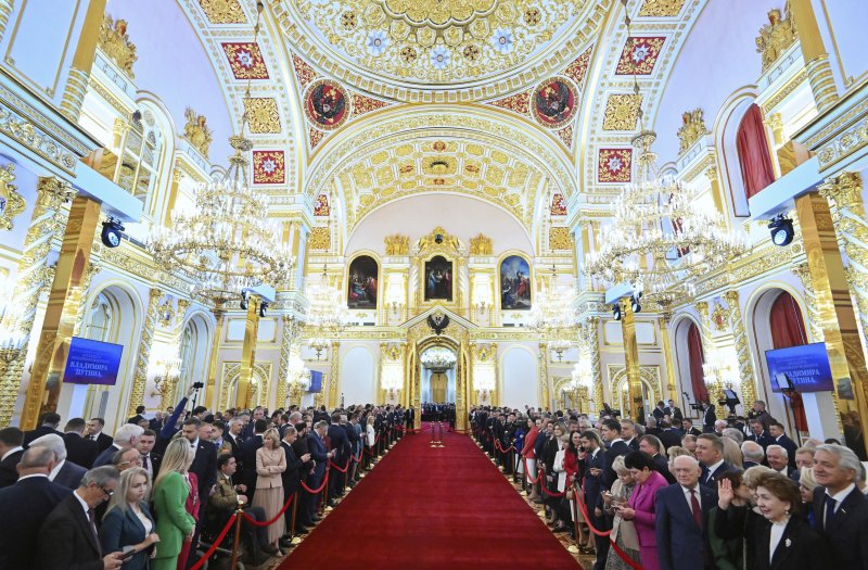 [모스크바=AP/뉴시스] 지난 7일(현지시각) 러시아 모스크바 크렘린궁에서 내빈들이 블라디미르 푸틴 러시아 대통령의 5번째 취임식이 시작되길 기다리고 있다. 2024.05.11.