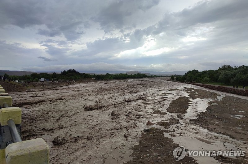 아프간 홍수로 하룻밤 새 60여명 사망..."피해자 대부분 여성·아동"