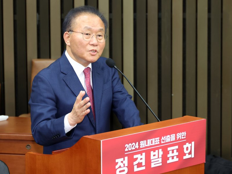 [서울=뉴시스] 조성우 기자 = 윤재옥 국민의힘 원내대표가 8일 오후 서울 여의도 국회에서 열린 원내대표 선출을 위한 정견발표회에서 발언하고 있다. 2024.05.08. xconfind@newsis.com