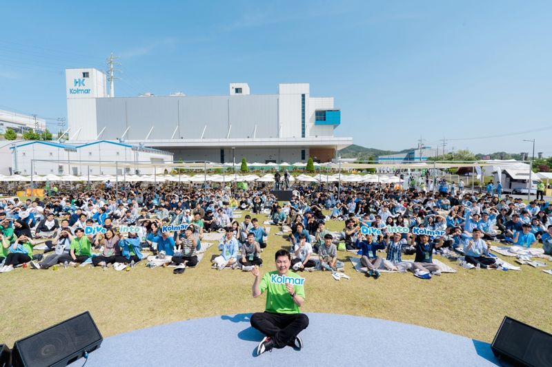 "셋째 낳으면 2000만원" 윤상현 콜마홀딩스 부회장, 출산장려책 깜짝 발표