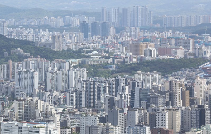 "아파트에 태양광 패널 설치 하세요"...공사비 또 얼마나 오를까