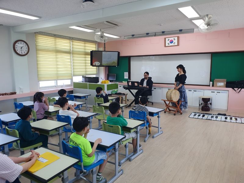 지난 13일 실시한 서구 비산초등학교 늘봄학교에 '판소리와 건반악기의 콜라보' 수업 장면. 대구교통공사 제공