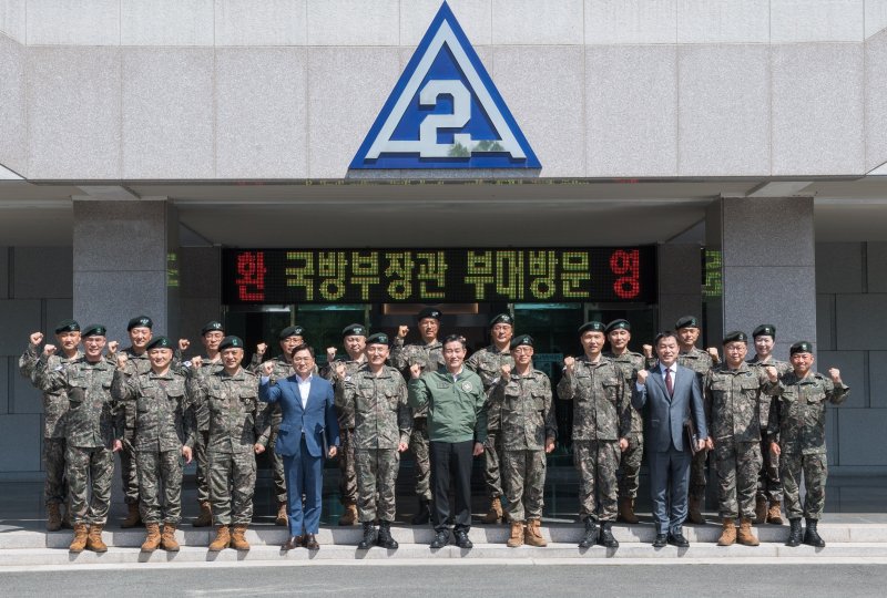 신원식 국방장관 "北 하마스식 침투 도발 대비, 민·관·군·경·소방 등 협력체계" 주문