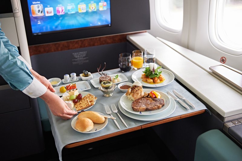 [서울=뉴시스]대한항공 일등석 기내식(사진=대한항공 제공)