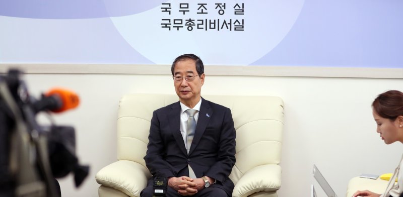 한덕수 총리 "정부·여당 우선순위는 물가안정" ...금리인하 신중론