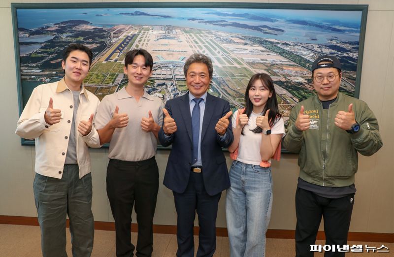 "인기 여행 유튜버들과 '세계 최고' 인천공항 알려요"