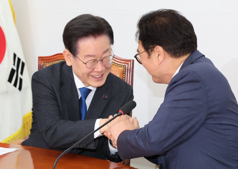 국회의장 후보 당선 우원식, 이재명 찾아 “우리 모두 민주당”