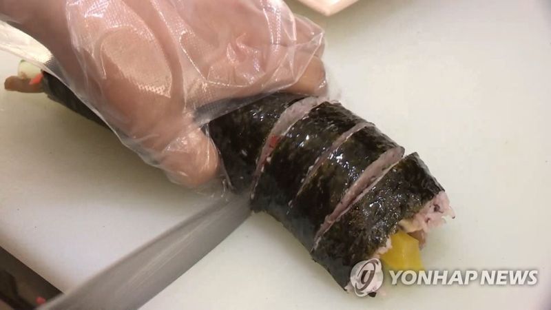 "외식하기 무섭다" 김밥·자장면·냉면 줄줄이 올랐다