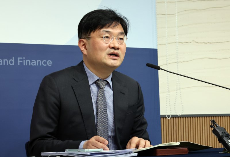 정부 "내수 가세로 경기 회복 흐름 확대…물가는 굴곡"(종합)