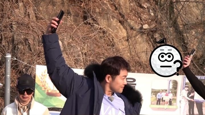 [서울=뉴시스] 지난 14일 MBC에브리원 예능 '나 라베했어'에는 항공샷을 찍는 전현무의 모습이 등장했다 (사진= MBC에브리원 예능 '나 라베했어' 캡처 ) 2024.5.17. photo@newsis.com *재판매 및 DB 금지