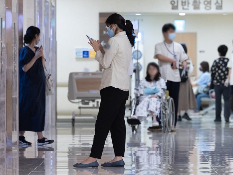 정부 '의대증원'에 속도..의료계 "공공복리 위협할 것"