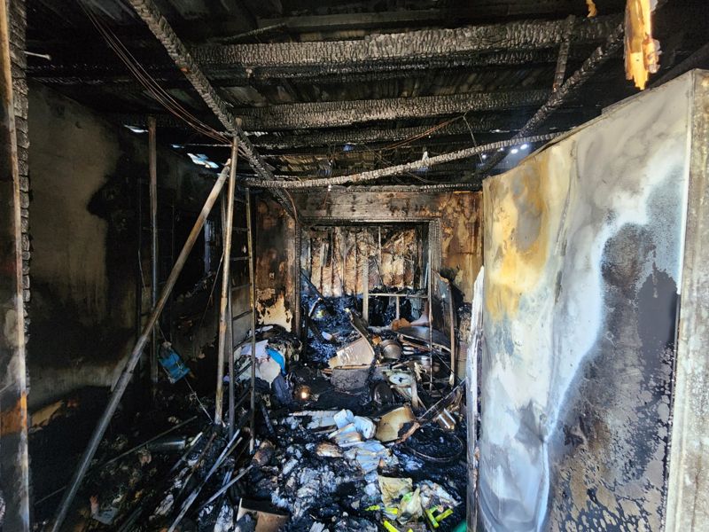 부산소방재난본부에 따르면 17일 오전 10시 18분께 부산시 연제구 연산동의 단독주택에서 불이 났다.