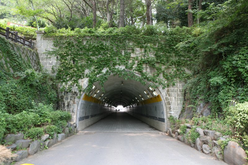 전북 군산 해망굴. 군산시 제공