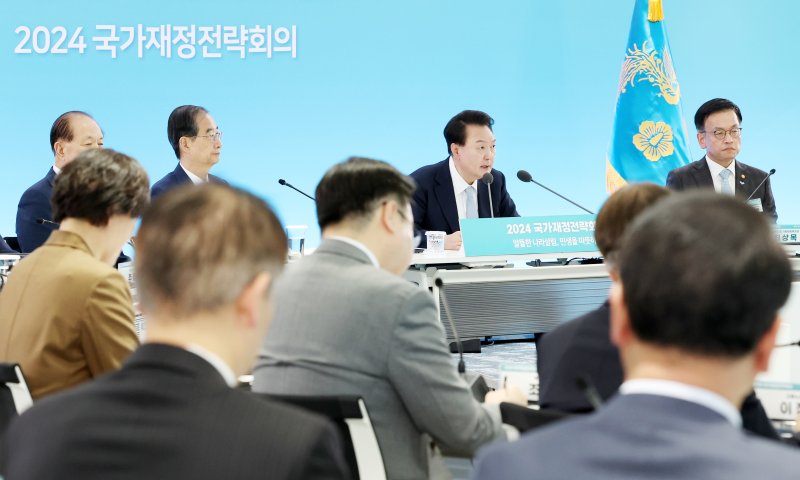 [단독]지출 구조조정 잘한 부처, 예산 우선권 등 인센티브 준다