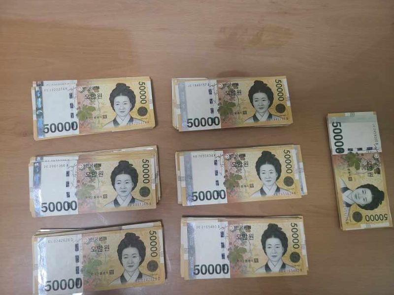 경찰이 보이스피싱 피의자로부터 회수한 현금 650만원. 부산경찰청 제공