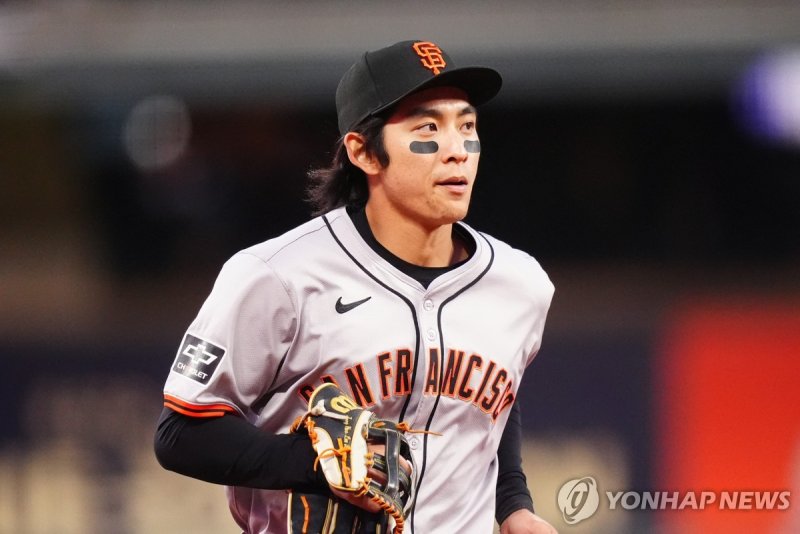 샌프란시스코 이정후 May 8, 2024; Denver, Colorado, USA; San Francisco Giants outfielder Jung Hoo Lee (51) during the game against the Colorado Rockies at Coors Field. Mandatory Credit: Ron Chenoy-USA TODAY Sports