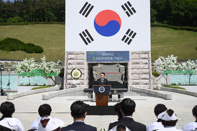 尹, 보강된 5.18 메시지..'호남번영'서 '서민중심 시대'로