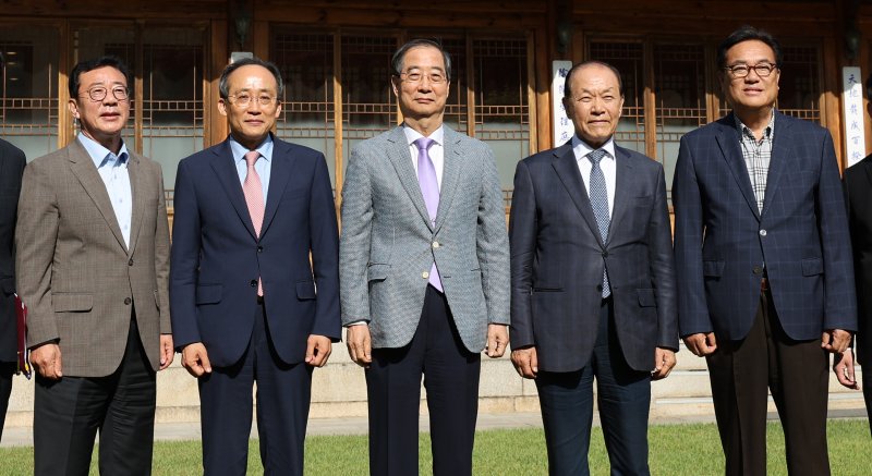 고위 당정대, 의대증원·채상병특검법 대응 논의...해외 직구 후속 대책 강구도