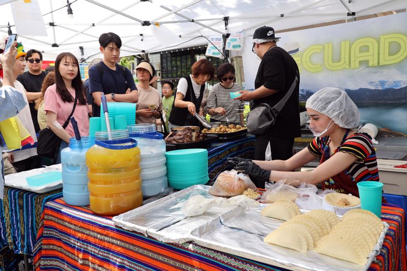 대사관 셰프의 요리 맛볼까...16회 성북세계음식축제 누리마실[fn영상]