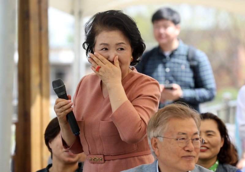 文 '김정숙 타지마할 논란'에 "첫 배우자 단독외교" 주장..與 "국민 울화통"