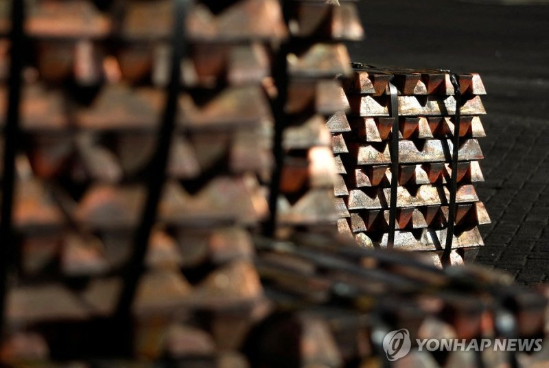 구리 FILE PHOTO: A shipment of copper is seen in the port of Valparaiso city, about 121 km (75 miles) northwest of Santiago, June 29, 2009. REUTERS/Eliseo Fernandez (CHILE BUSINESS)/File Photo