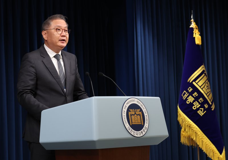 박상욱 대통령실 과학기술수석이 20일 서울 용산 대통령실 청사에서 AI 서울정상회의와 관련해 브리핑하고 있다. 연합뉴스