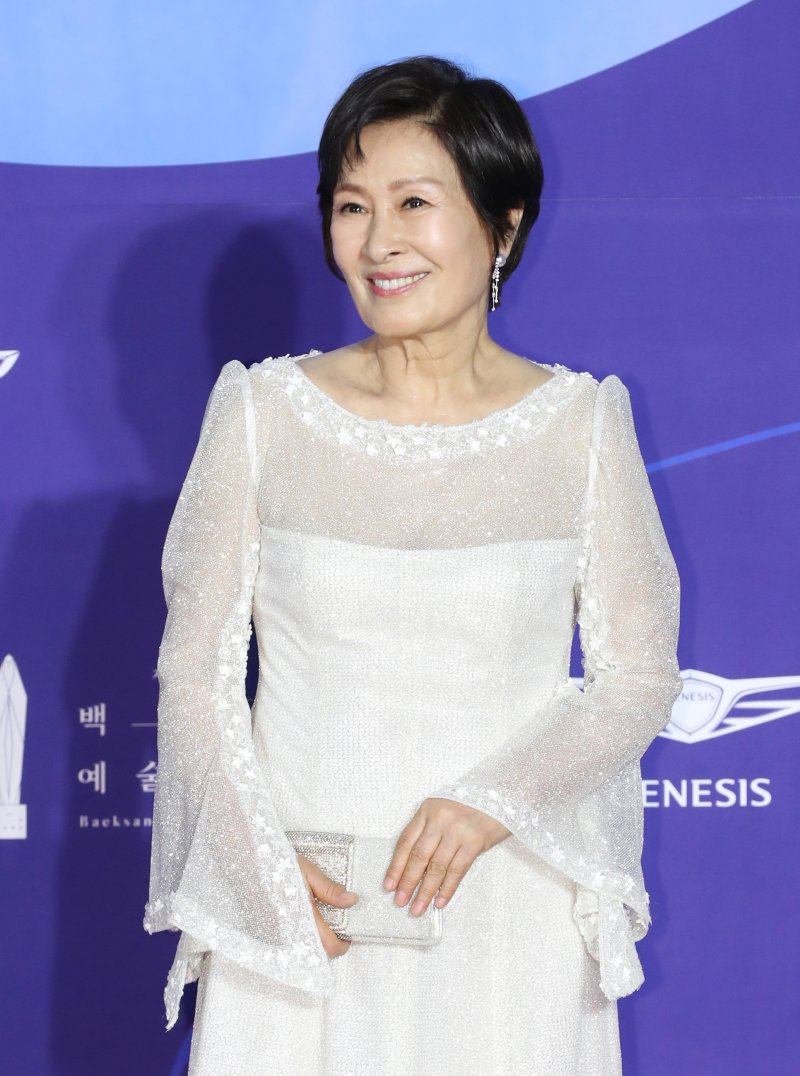 [단독] '82세 국민배우' 돌아온다…김혜자, 드라마 '천국보다 아름다운' 주연