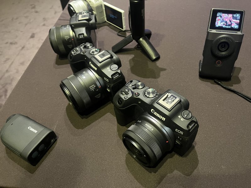 [서울=뉴시스]이현주 기자 = 캐논 카메라 라인업. 2024.05.22. lovelypsyche@newsis.com