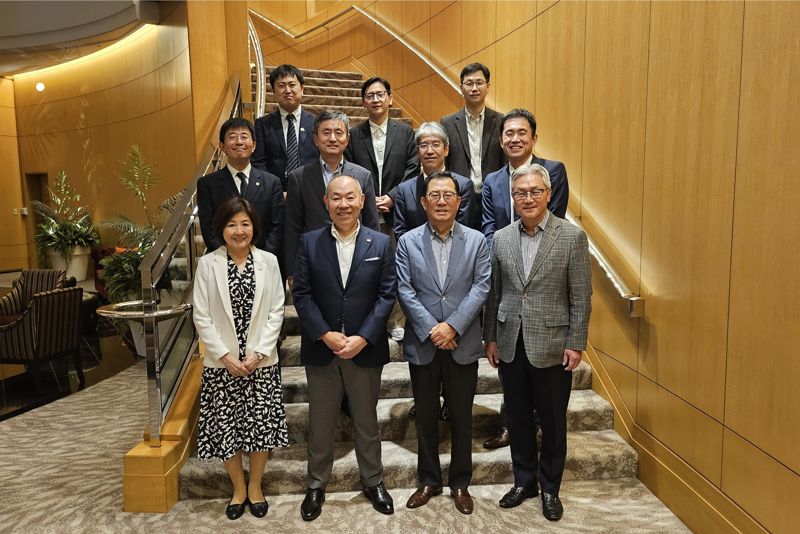 김영식 한국공인회계사회 회장(앞줄 왼쪽 세번째)과 모기 테츠야 일본회계사협회 회장(앞줄 왼쪽 두번째) 등이 지난 17일 열린 한일 연례회의에 참석한 모습 / 사진=한국공인회계사회 제공