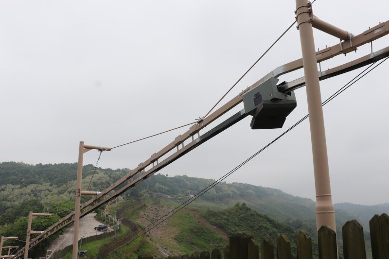 [연천=뉴시스] 육군 5사단 GOP에 설치된 이동식레일로봇카메라. (사진=육군 제공) 2024.05.23. photo@newsis.com *재판매 및 DB 금지