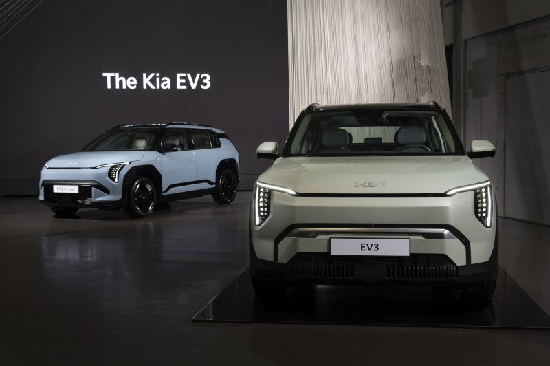 23일 기아가 공개한 전기차 전용 플랫폼 E-GMP 기반의 소형 전기 스포츠유틸리티차(SUV) EV3. 기아 제공