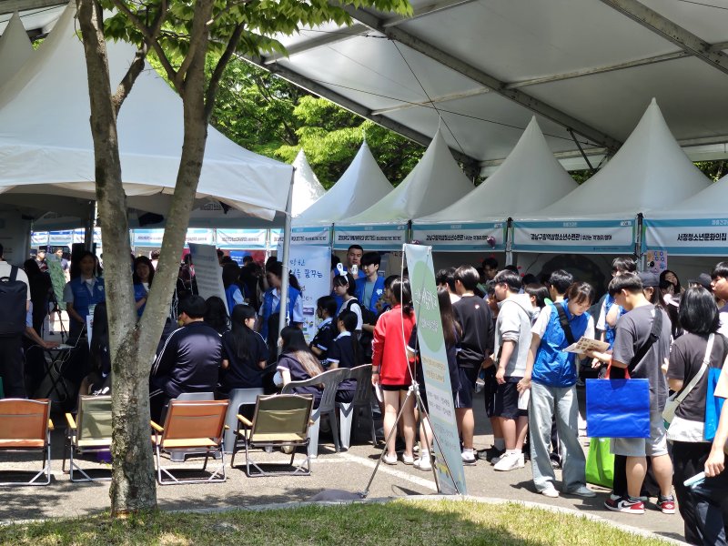 [서울=뉴시스] 권신혁 기자 = 23일 열린 제20회 대한민국청소년박람회는 무더운 날씨에도 청소년들로 붐볐다. 2024.05.23. innovation@newsis.com