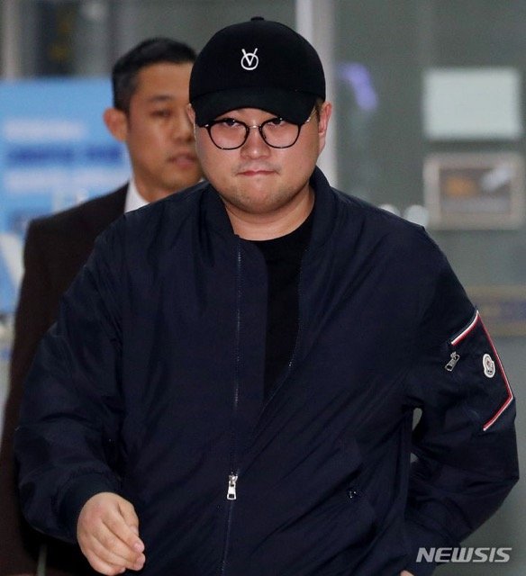 음주운전 뺑소니 혐의를 받는 가수 김호중이 21일 오후 강남경찰서에서 조사를 마치고 나오고 있다. /사진=뉴시스