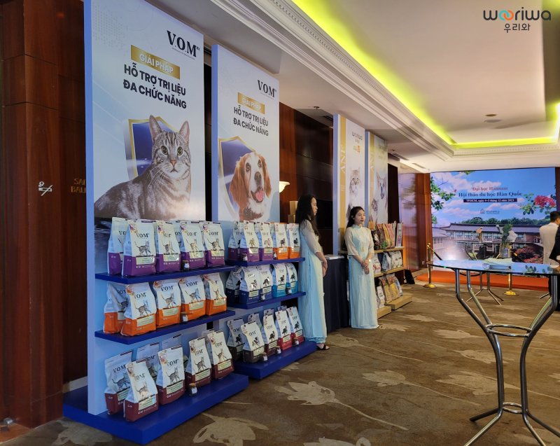 [서울=뉴시스] 베트남 호치민 롯데호텔에서 진행된 브이오엠 알엑스 런칭 행사. (사진=우리와 제공)