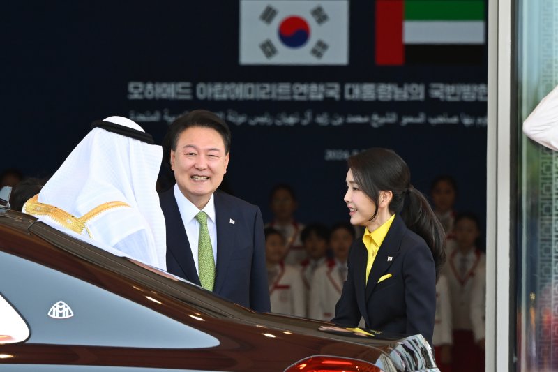 손편지로 진정성 보인 김건희 여사, UAE 정상 가족 챙겨