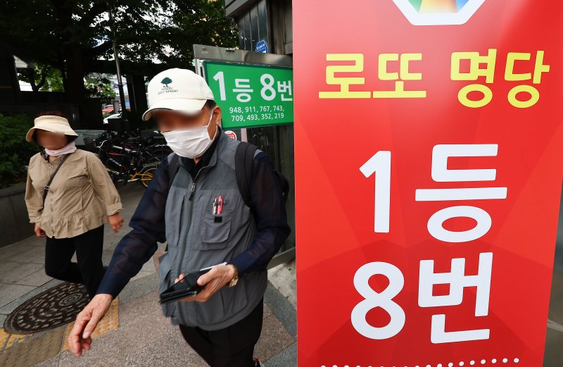 "한군데서 1등만 수백장..조작 아냐?"..로또 나만 '꽝'인 이유