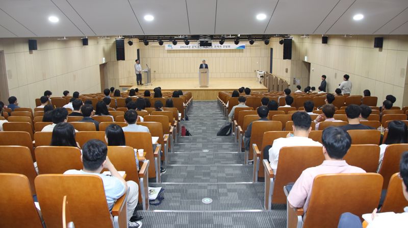 30일 서울 서초구 협회 대강당에서 ‘공익사업 토지보상 관계자 간담회’가 진행되고 있다. 한국감정평가사협회 제공