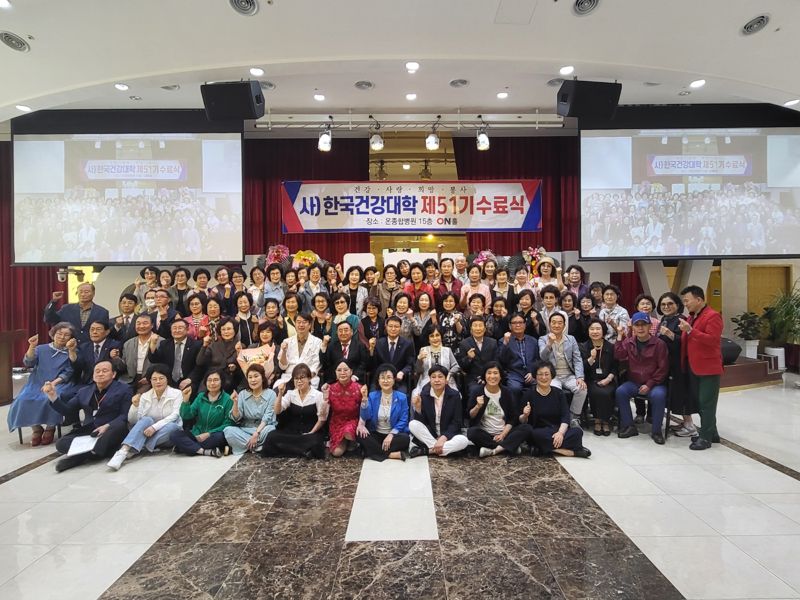 '평생 가르치고 배우는 인생'..팔순 전직 대학교수의 '아름다운 도전'