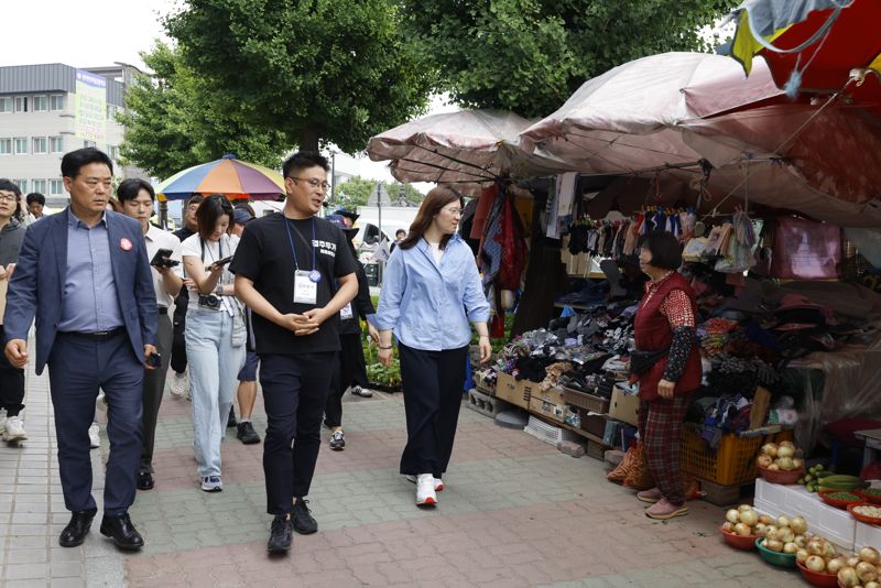 장미란 2차관, '경주 황촌' 관광 현장점검.. "6월 여행가는 달, 지역 곳곳서 즐기세요"