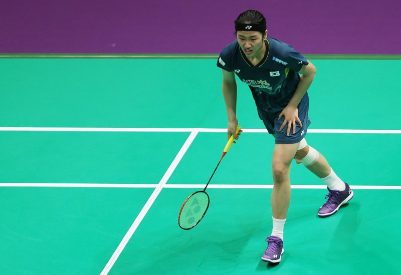 배드민턴 여제 안세영도 늘 붕대를 두르고 경기를 치른다. 그만큼 무릎에 많은 무리가 가는 종목이기 때문이다. 하지만 안세영은 체계적인 훈련과 상상을 초월한 훈련과 인체 강도를 보유하고 있다. 여기에 체계적인 재활 치료와 함께 팀 닥터가 그를 관리한다.뉴스1