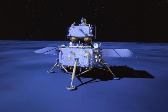 중국 달 탐사선 창어 6호 착륙기와 상승기 조합체의 달 뒷면 착륙 시뮬레이션 사진을 2일 베이징우주통제센터(BACC) 모니터에서 촬영했다. 신화통신