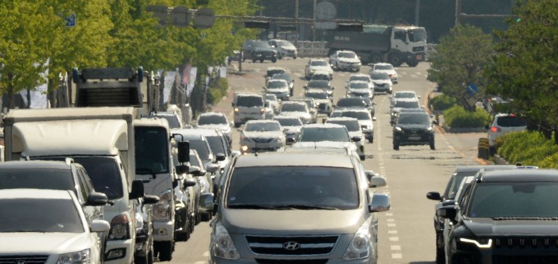 "폭염 때문에 보험료 또 상승?"...치솟는 車보험 손해율, 휴가철 악화 우려