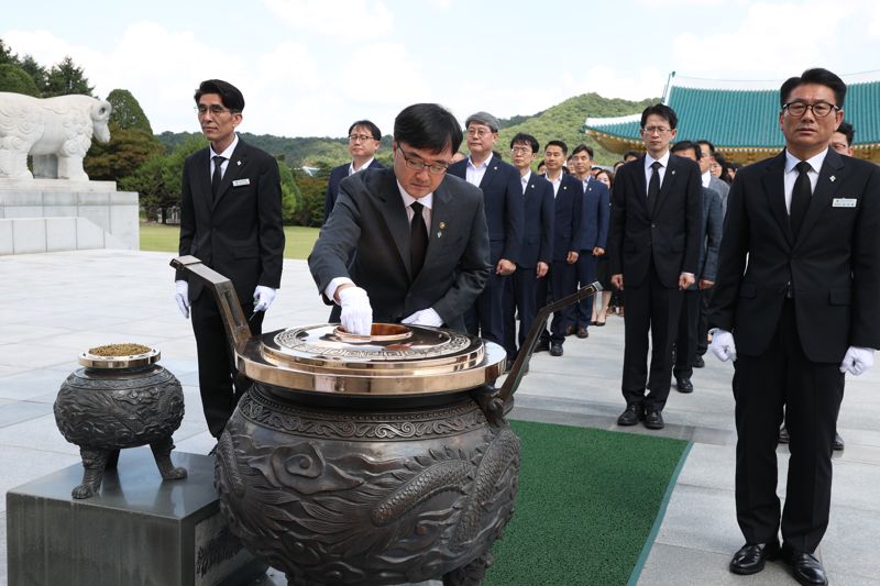 임기근 조달청장, 국립대전현충원 참배