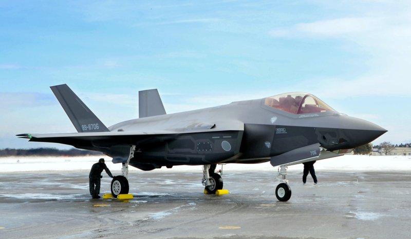 2018년 1월 일본 아오모리현 미사와기지에서 포착된 일본 항공자위대의 F-35A 스텔스 전투기.AP뉴시스