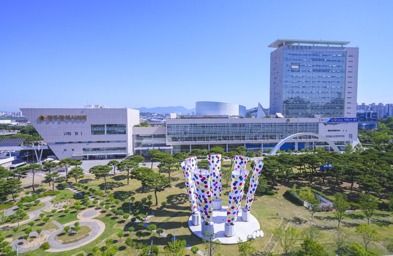 광주광역시<사진>가 공동주택 햇빛발전소 설치 보조금을 지원키로 하고 오는 11월 30일까지 참여 세대를 모집한다. 광주광역시 제공