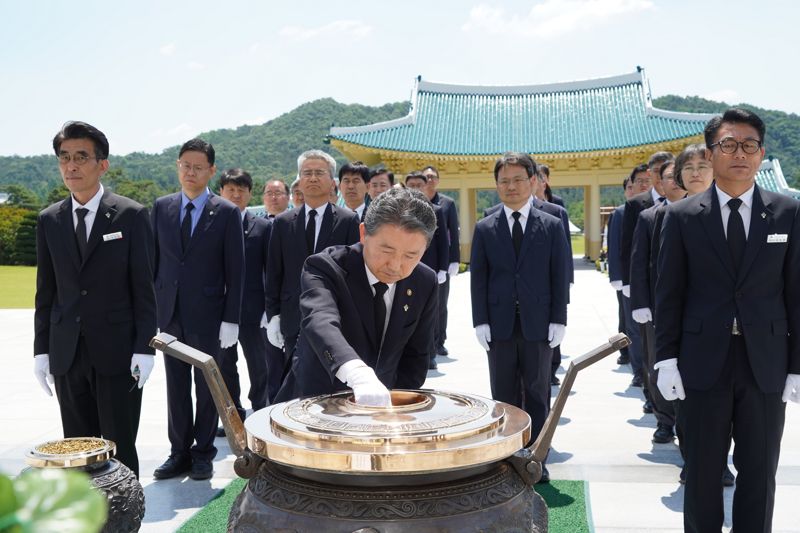 남성현 산림청장, 국립대전현충원 참배