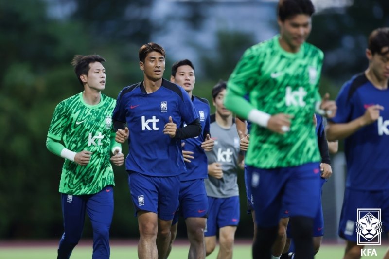 국가대표에 처음 뽑힌 하창래(왼쪽 두 번째), (대한축구협회 제공)
