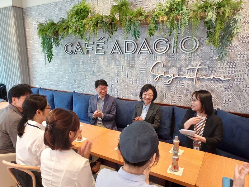 파리바게뜨 점주 애로사항 호소에 현장 찾은 식약처장 "해결책 찾아볼 것"