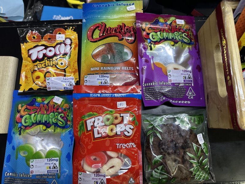 대마 성분 함유 젤리 (방콕=연합뉴스) 강종훈 특파원 = 태국 방콕 시내 대마 상점에서 판매 중인 '대마 젤리'